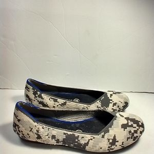 Rothy’s Ash Camo Gray Printed Flats Shoes Women's sz 7.5.